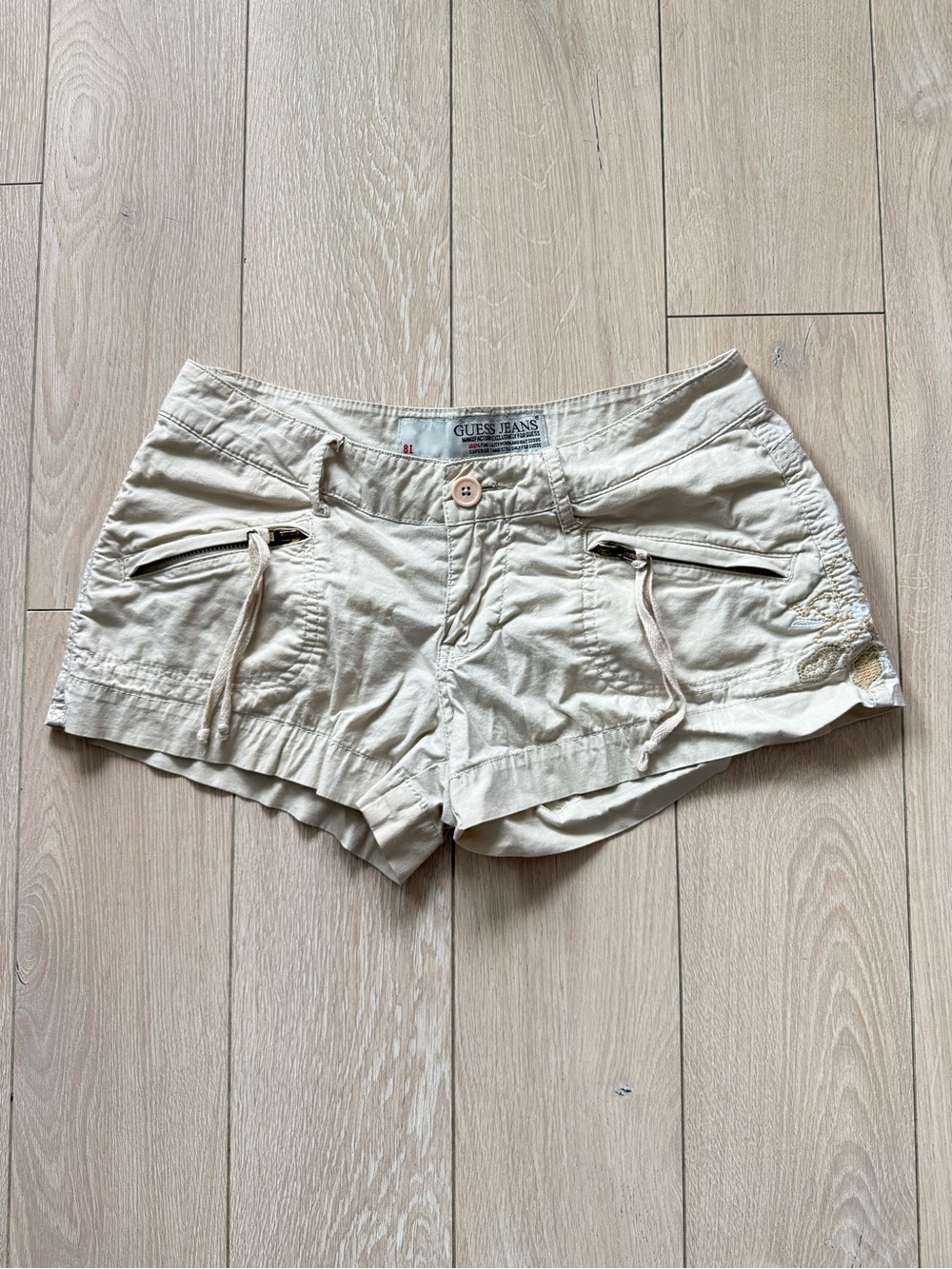 Y2K Guess Jeans Low Rise Floral Embroidery Shorts Cream Women’s Size 24
